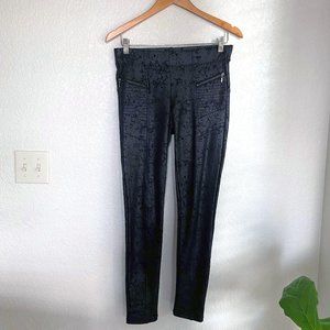 Black skinny pants